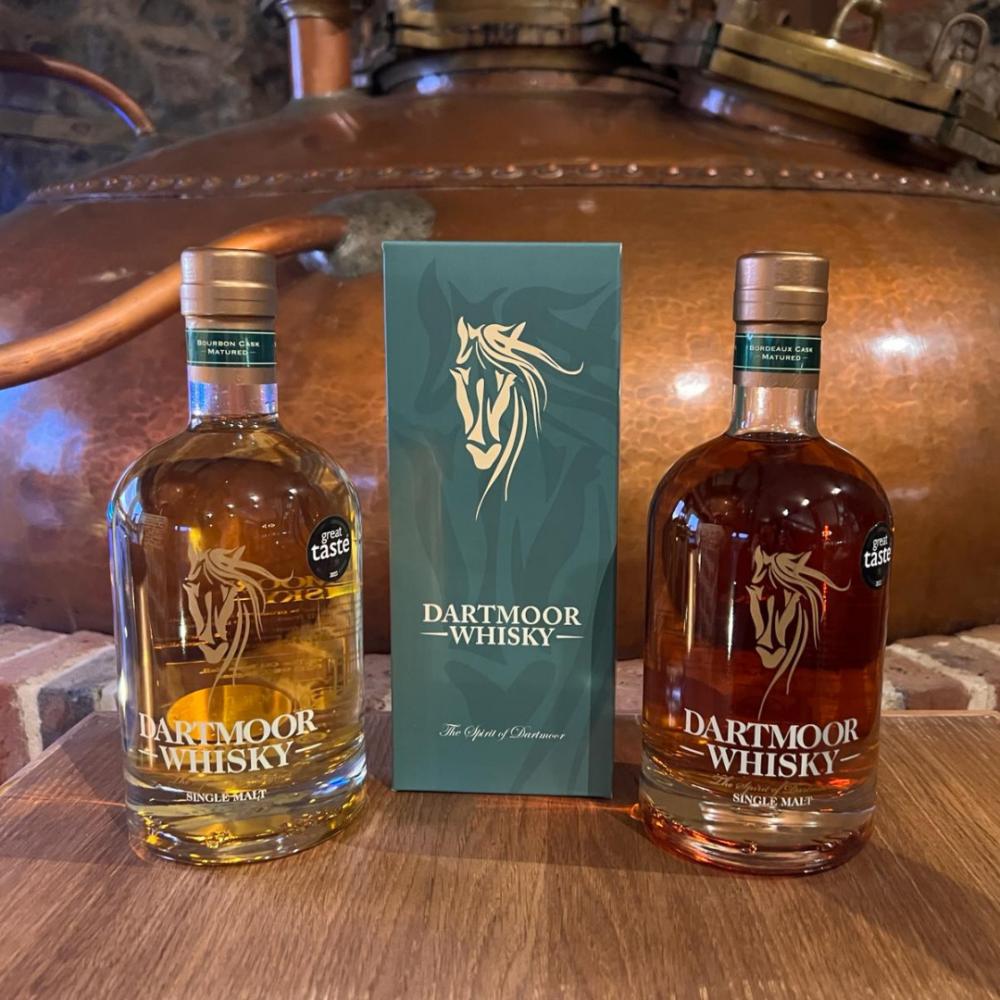 Dartmoor Whisky gift box between 2 whisky bottles